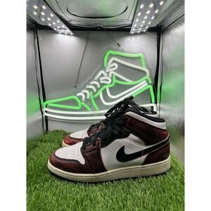 Air Jordan 1 Mid SE Black Infrared White FB0568-006 GS Size 7Y Wear Away Chicago